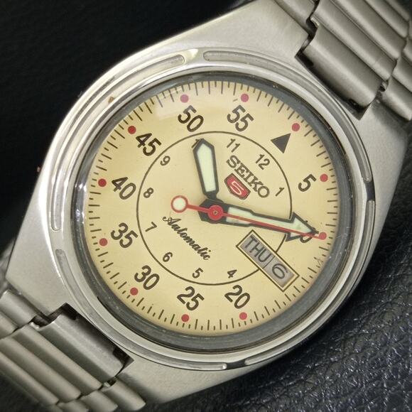 Vintage 1976 Seiko Automatic Mens Silver Watch W/daydate & Roman accents - Picture 1 of 10